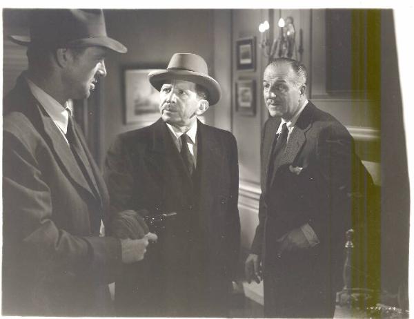 Scena del film "Giungla d'asfalto" - regia John Huston - 1950 - attori Sam Jaffe, Sterling Hayden e Louis Calhern