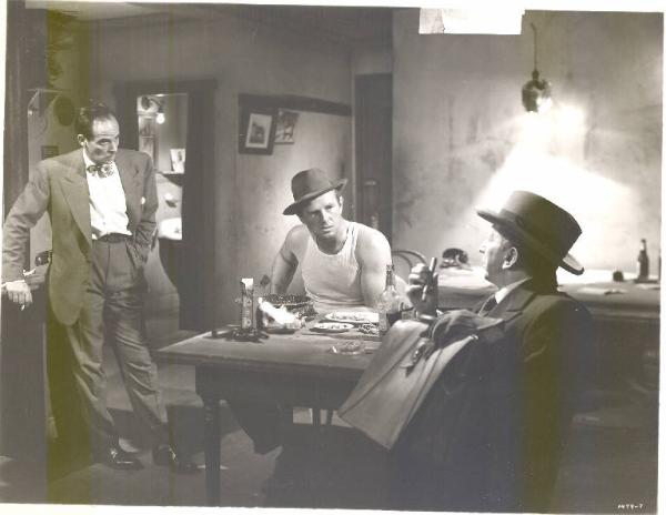 Scena del film "Giungla d'asfalto" - regia John Huston - 1950 - attori Sam Jaffe e Sterling Hayden