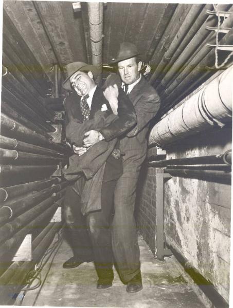Scena del film "Giungla d'asfalto" - regia John Huston - 1950 - attori Sterling Hayden e Anthony Caruso