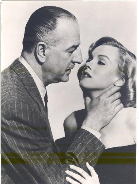 Scena del film "Giungla d'asfalto" - regia John Huston - 1950 - attori Louis Calhern e Marilyn Monroe