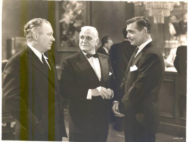 Scena del film "Fate il vostro gioco" - regia Mervyn LeRoy - 1949 - attori Clark Gable e Frank Morgan