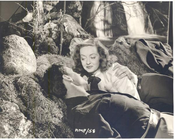 Scena del film "La fossa dei peccati" - regia Irving Rapper - 1952 - attrice Bette Davis