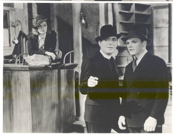 Scena del film "Gli angeli con la faccia sporca" (Angels With Dirty Faces) - regia Michael Curtiz - 1938 - attori James Cagney, Pat O'Brien e Ann Sheridan