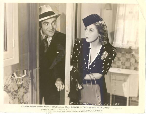 Scena del film "Manette e fiori d'arancio" - regia Alexander Hall - 1939 - attrice Joan Blondell