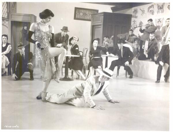 Scena del film "Spettacolo di varietà" - regia Vincente Minnelli - 1953 - attori Fred Astaire e Cyd Charisse