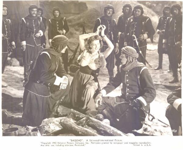 Scena del film "Bagdad" - regia Charles Lamont - 1949 - attrice Maureen O'Hara
