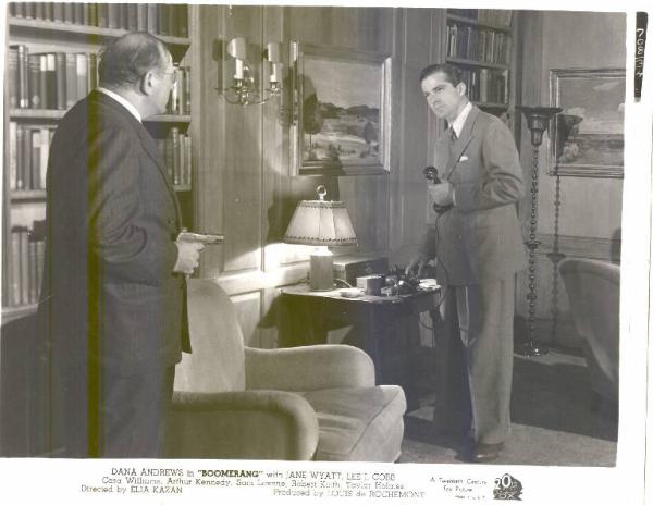 Scena del film "Nata ieri" - regia George Cukor - 1950 - attori Judy Holliday e Broderick Crawford