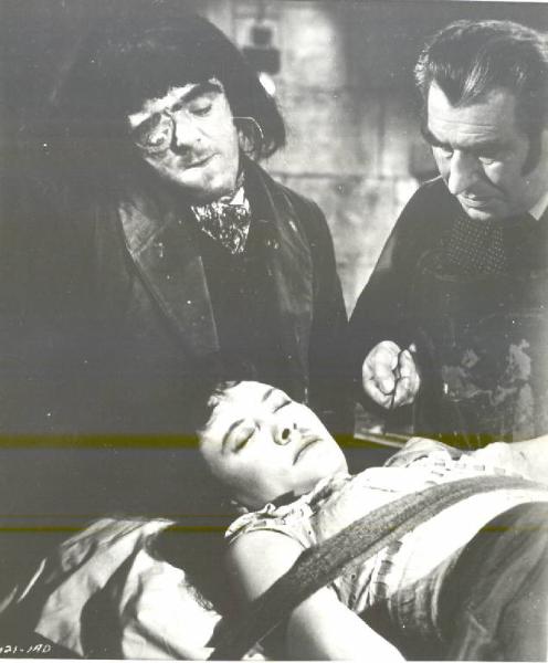 Scena del film "Il sangue del vampiro" - regia Henry Cass - 1958
