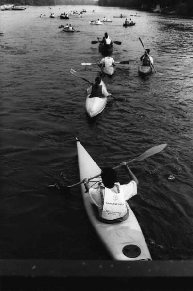 Fiume Ticino - gara di canoe