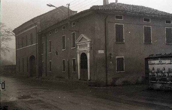 Viadana - Edicola della Madonna Addolorata - Incrocio via Cesare Aroldi, via Cagnola - Esterno