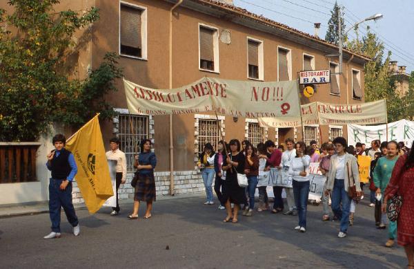 Manifestazione contro la possibile installazione di una centrale elettronucleare 1983 - Viadana - Via Guglielmo Marconi - Corteo