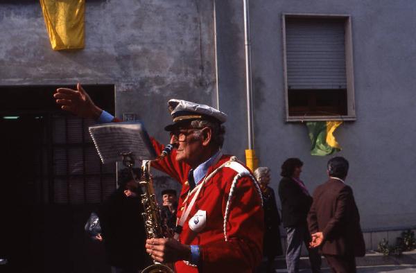 Tradizione popolare "Brüsa la vècia" 1988 - Viadana - Via Garibaldi - Sfilata - Ritratto maschile - Direttore della banda