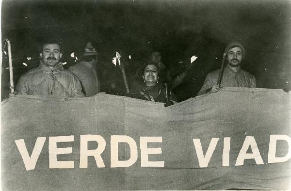 Manifestazione contro la possibile installazione di una centrale elettronucleare 1984 - Fiaccolata - Bellaguarda di Viadana - Corteo