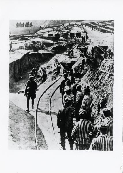 Seconda guerra mondiale - Nazismo - Austria - Campo di concentramento di Mauthausen-Gusen - Cava di granito - Visita del capitano (SS-Hauptsturmführer) Georg Bachmayer - Kommando di prigionieri - Lavori forzati