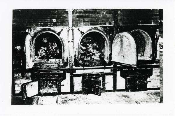 Seconda guerra mondiale - Germania - Campo di concentramento di Buchenwald - Nazismo - Dopo la liberazione - Crematorio, interno - Forni con resti umani