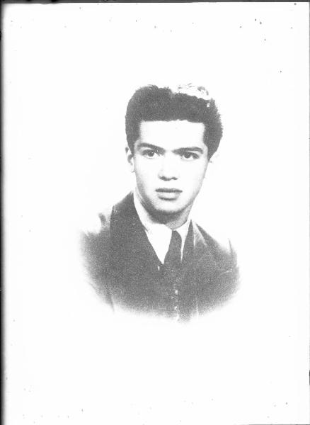 Ritratto maschile a mezzo busto: giovane uomo italiano non identificato deportato e morto in un campo di concentramento nazista - Nazi-fascismo