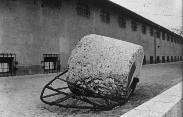 Seconda guerra mondiale - Nazismo - Campo di concentramento - Schiaccia sassi