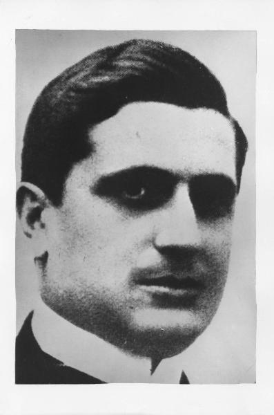 Ritratto maschile: volto di Giovanni Amendola, fondatore dei gruppi della sinistra liberale, antifascista, perseguitato e aggredito dal fascismo
