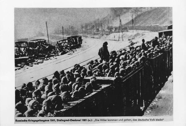 Seconda guerra mondiale - Trasporto di prigionieri di guerra russi da Minsk alla Polonia - Veduta dall'alto - Treno con vagoni scoperti