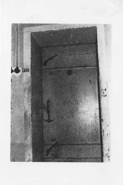 Seconda guerra mondiale - Nazismo - Campo di concentramento - Porta di una camera a gas