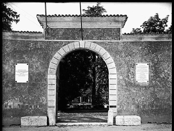 Cavriana - Villa Siliprandi - Arco d'accesso