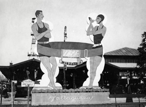 Fiera di Milano - Campionaria 1931 - Sagoma pubblicitaria della cintura Vallaguzza