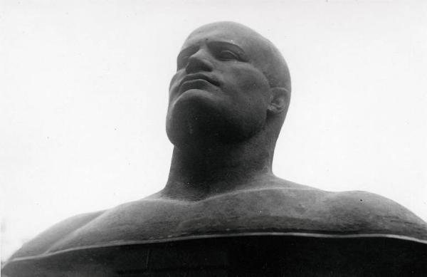 Fiera di Milano - Campionaria 1933 - Busto di Benito Mussolini