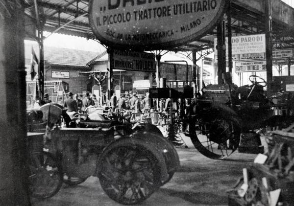 Fiera di Milano - Campionaria 1933 - Tettoia delle macchine agricole