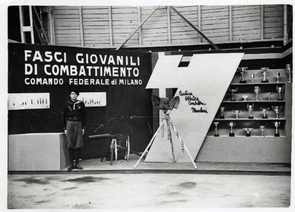 Fiera di Milano - Campionaria 1934 - Padiglione dello sport - Stand dei Fasci giovanili di combattimento (Comando federale di Milano)
