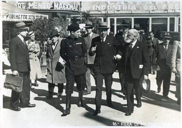 Fiera di Milano - Campionaria 1935 - Visita dell'onorevole Giacomo Acerbo