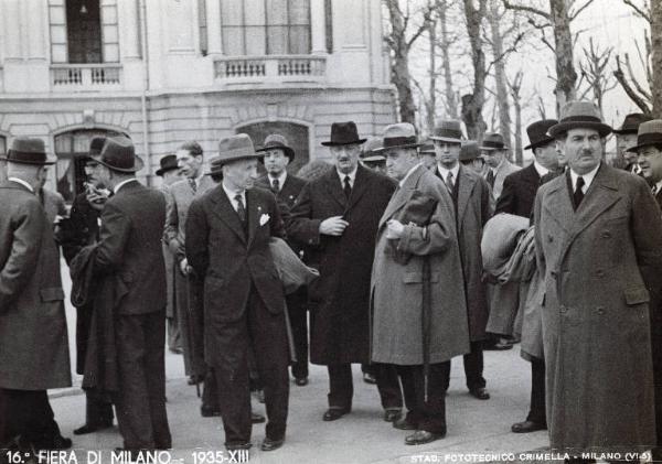 Fiera di Milano - Campionaria 1935 - Visita di esponenti della Confindustria