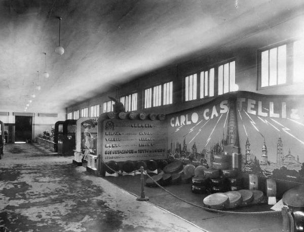 Fiera di Milano - Campionaria 1936 - Padiglione della casearia - Stand di formaggi della Società Carlo Castelli & figli