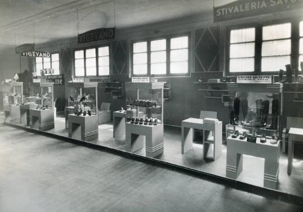 Fiera di Milano - Campionaria 1936 - Padiglione delle industrie del cuoio - Sala interna