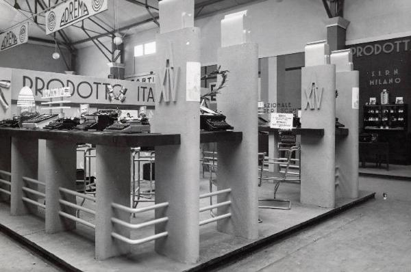 Fiera di Milano - Campionaria 1936 - Padiglione delle forniture d'ufficio - Stand di macchine da scrivere della Adrema