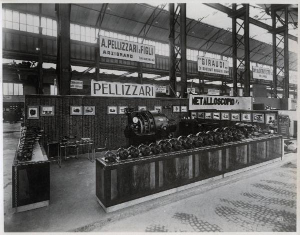 Fiera di Milano - Campionaria 1936 - Padiglione della meccanica - Stand di motori della ditta A. Pellizzari & figli