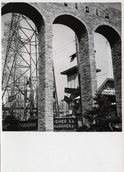 Fiera di Milano - Campionaria 1937 - Settore dell'edilizia - Struttura architettonica a grandi archi