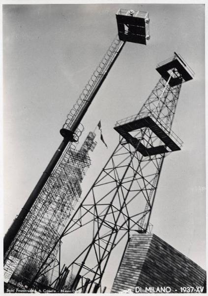 Fiera di Milano - Campionaria 1937 - Settore dell'edilizia - Strutture metalliche a torre
