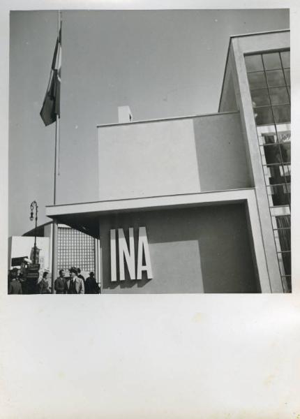 Fiera di Milano - Campionaria 1937 - Padiglione dell'INA (Istituto nazionale assicurazioni) - Particolare della facciata con insegna