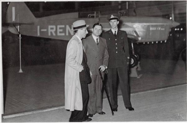 Fiera di Milano - Salone internazionale aeronautico 1937 - Visita del commissario tedesco