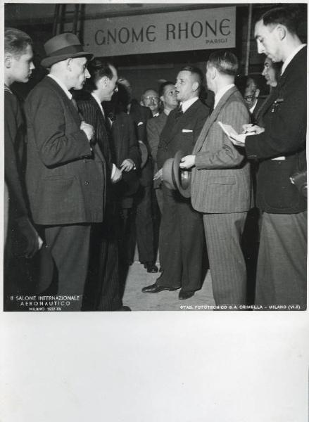 Fiera di Milano - Salone internazionale aeronautico 1937 - Visita di rappresentanti della stampa estera e italiana