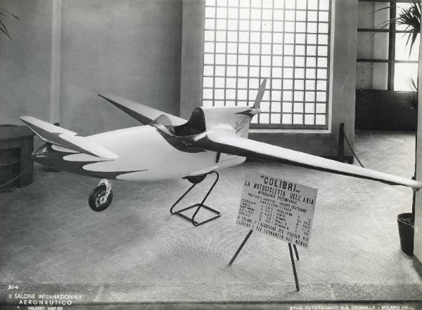 Fiera di Milano - Salone internazionale aeronautico 1937 - Settore italiano - Modello dell'areo "Colibrì"