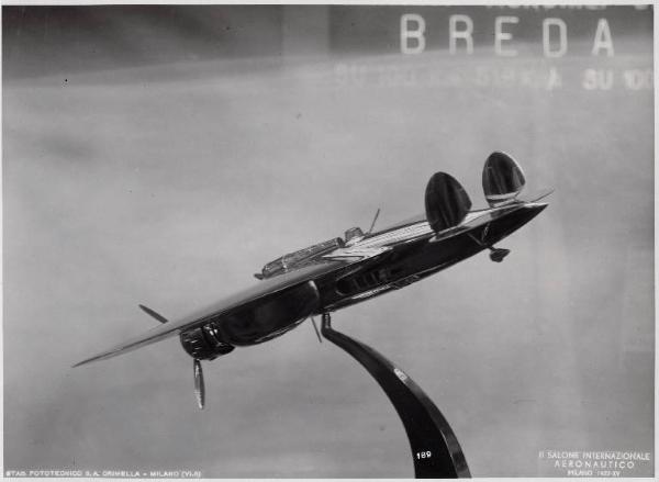 Fiera di Milano - Salone internazionale aeronautico 1937 - Settore italiano - Stand della Società italiana Ernesto Breda - Modello dell'aereo Ba 88 Lince