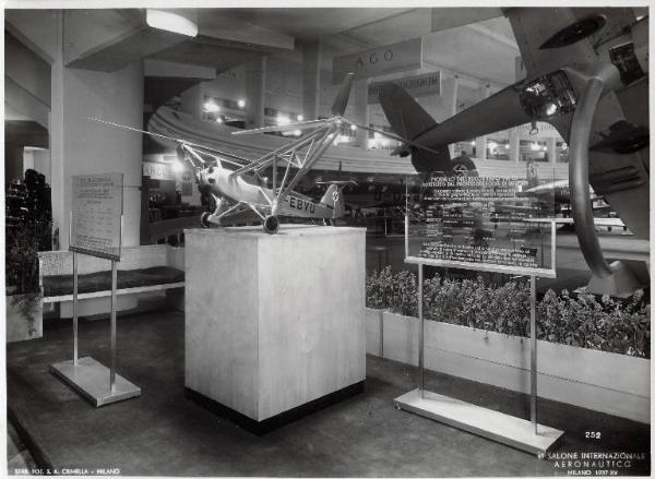 Fiera di Milano - Salone internazionale aeronautico 1937 - Stand della Focke-Wulf Flugzeugbau