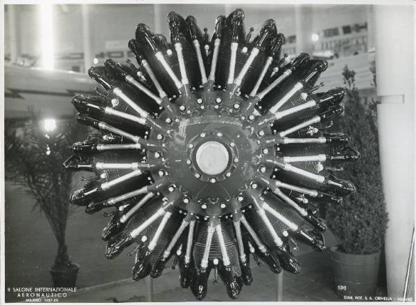 Fiera di Milano - Salone internazionale aeronautico 1937 - Settore italiano - Motore della Piaggio & C.