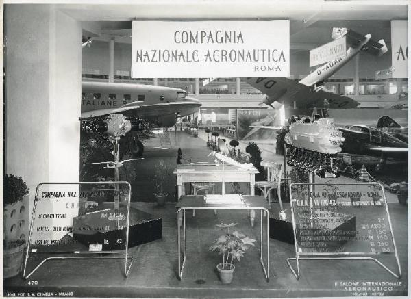 Fiera di Milano - Salone internazionale aeronautico 1937 - Settore italiano - Stand di motori della Compagnia nazionale aeronautica (CNA)