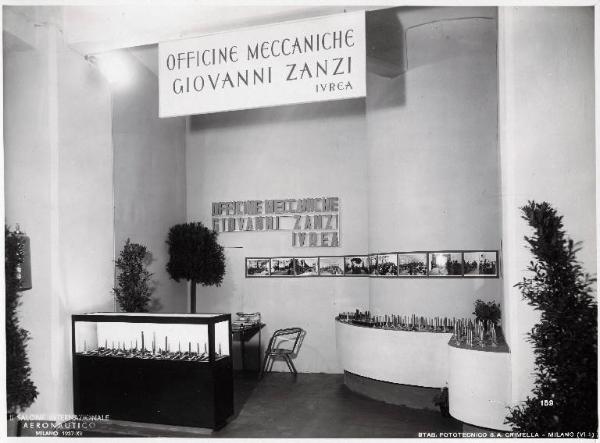 Fiera di Milano - Salone internazionale aeronautico 1937 - Settore accessori, strumenti e materie prime lavorate e semilavorate - Stand delle Officine meccaniche Giovanni Zanzi