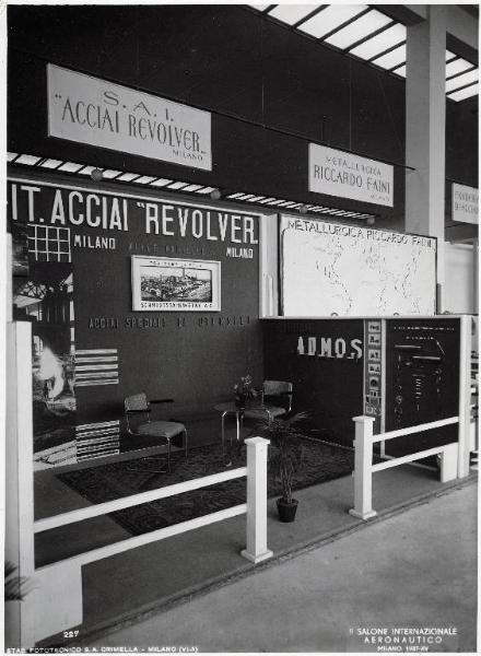 Fiera di Milano - Salone internazionale aeronautico 1937 - Settore accessori, strumenti e materie prime lavorate e semilavorate - Stand della S.A. Italiana acciai "Revolver"