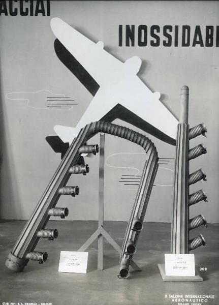 Fiera di Milano - Salone internazionale aeronautico 1937 - Settore accessori, strumenti e materie prime lavorate e semilavorate - Stand sugli acciai inossidabili