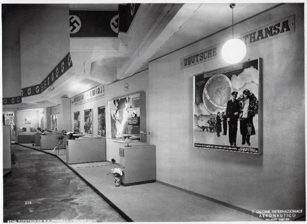 Fiera di Milano - Salone internazionale aeronautico 1937 - Settore servizi aerei civili - Stand della Deutsche Lufthansa