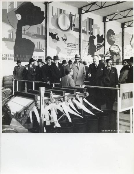 Fiera di Milano - Campionaria 1938 - Visita del ministro dell'educazione nazionale Giuseppe Bottai